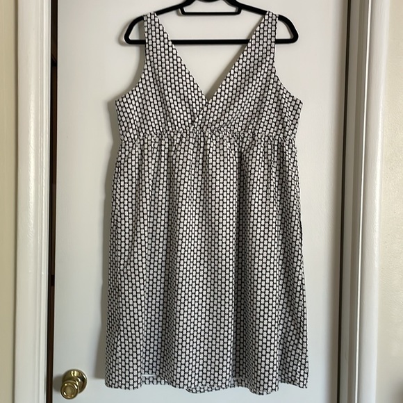 OLD NAVY BLACK AND WHITE SPRING / SUMMER  DRESS. - Picture 2 of 11
